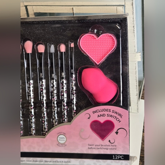 Moda Leopard Print Makeup Brush Kit - Picture 2 of 4